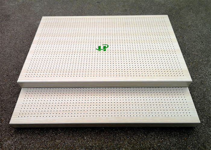 20mm冲孔木纹蜂窝板