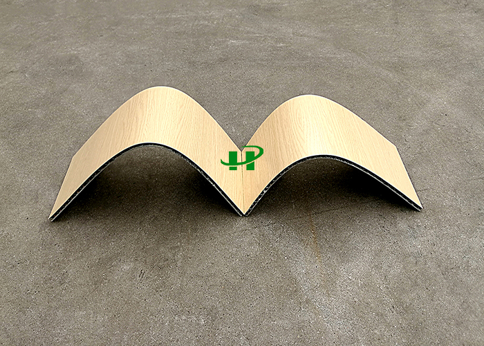 10mm弧形木纹瓦楞板