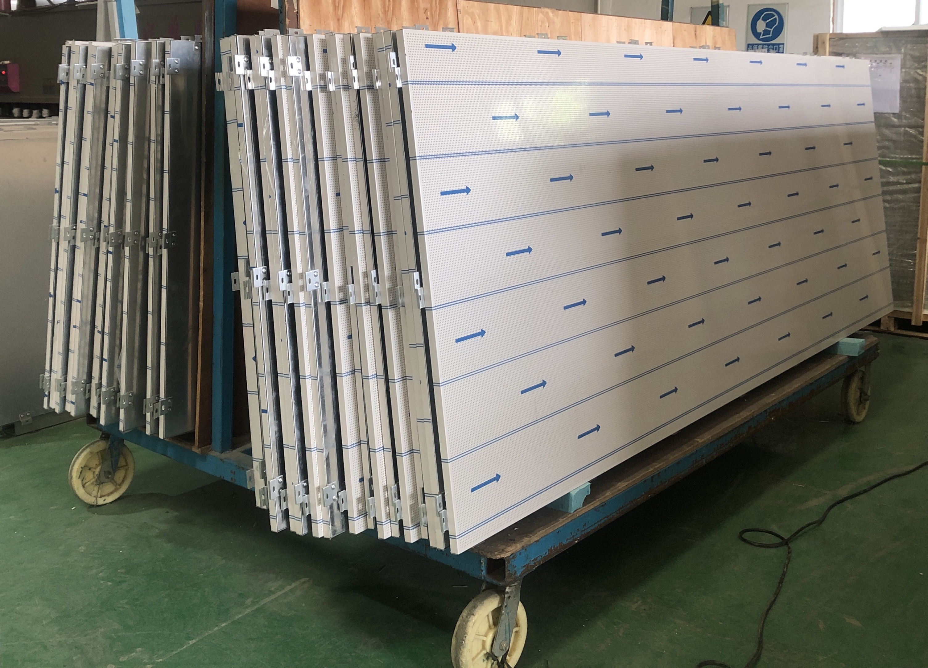 20mm冲孔铝蜂窝板