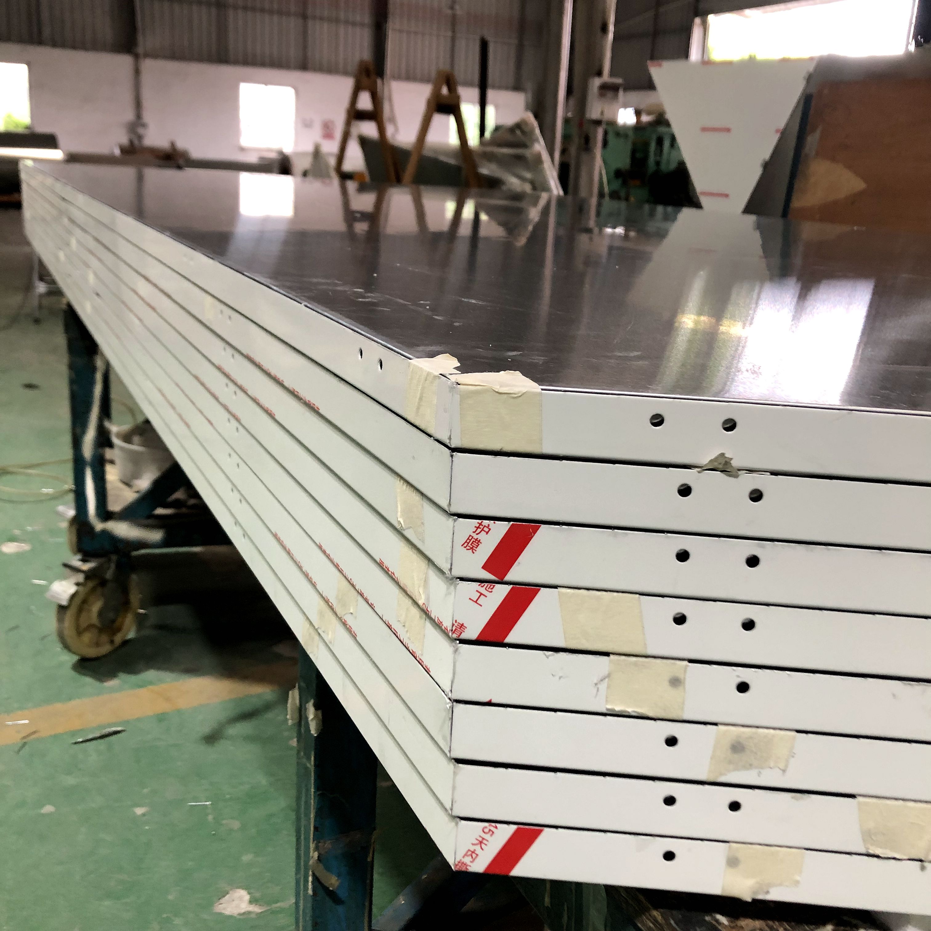 25mm滚涂白色铝蜂窝板