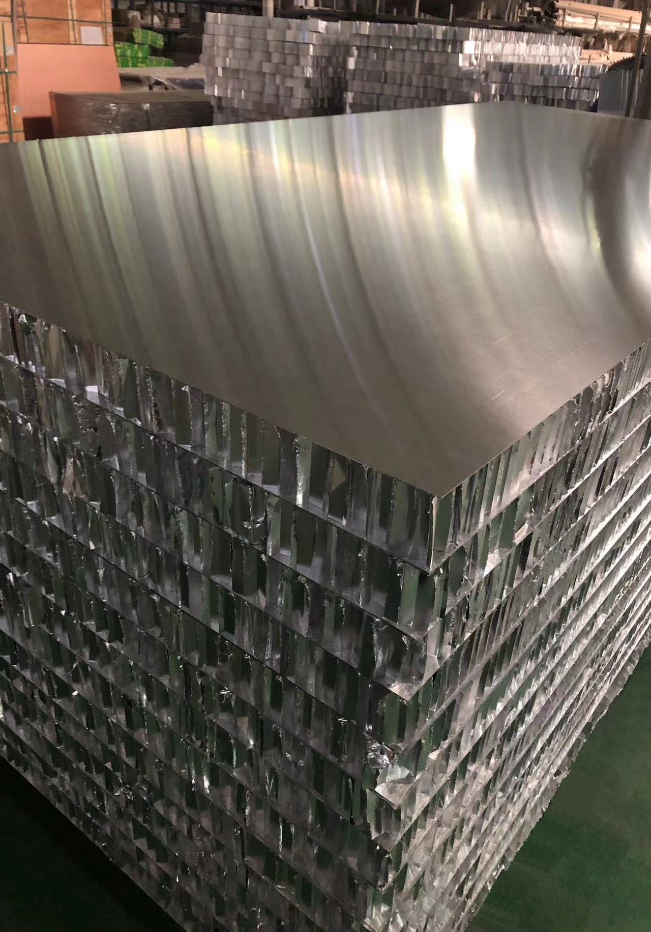 94mm双面光铝蜂窝板